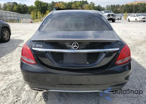 2017 Mercedes-Benz C 300 из США, поврежденный, VIN 55SWF4JB2HU179332